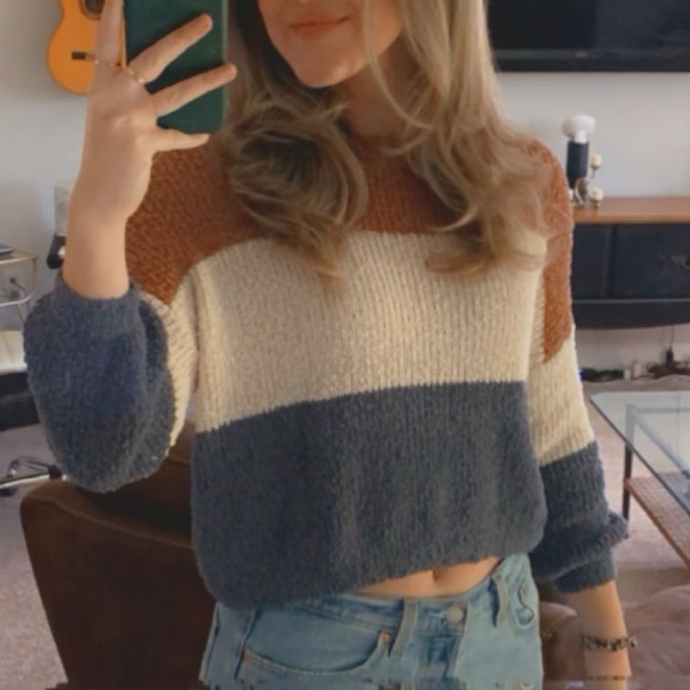 Color lock sweater, gently worn in good condition